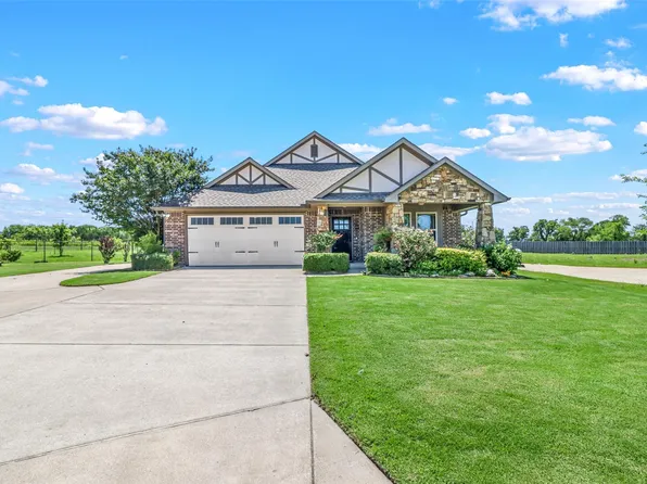 402 Lake Dr, Nevada, TX 75173