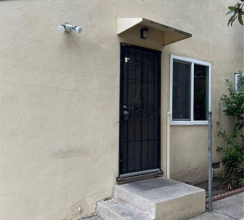 3rd image of 12548 Vanowen St