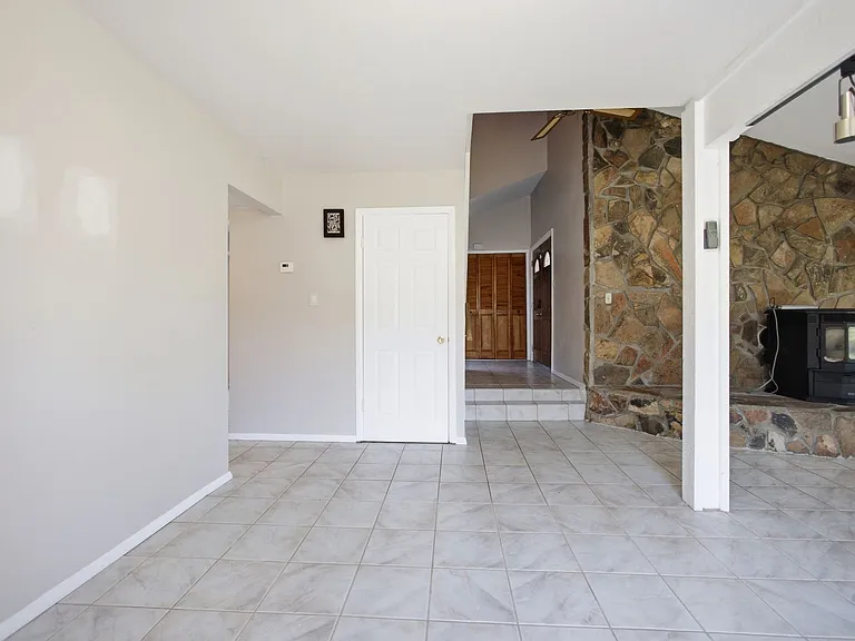10805 Southall Dr — Photo 5