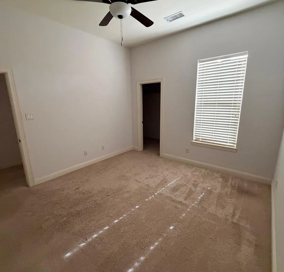 3 bed, 2.5 bath, 2366 sqft, $2,800 — Photo 4