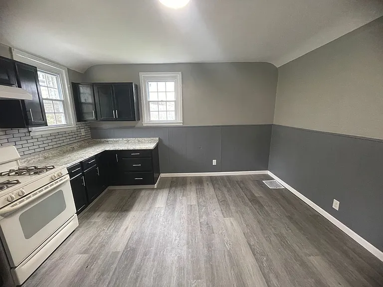 1044 Delaware Ave — Photo 5