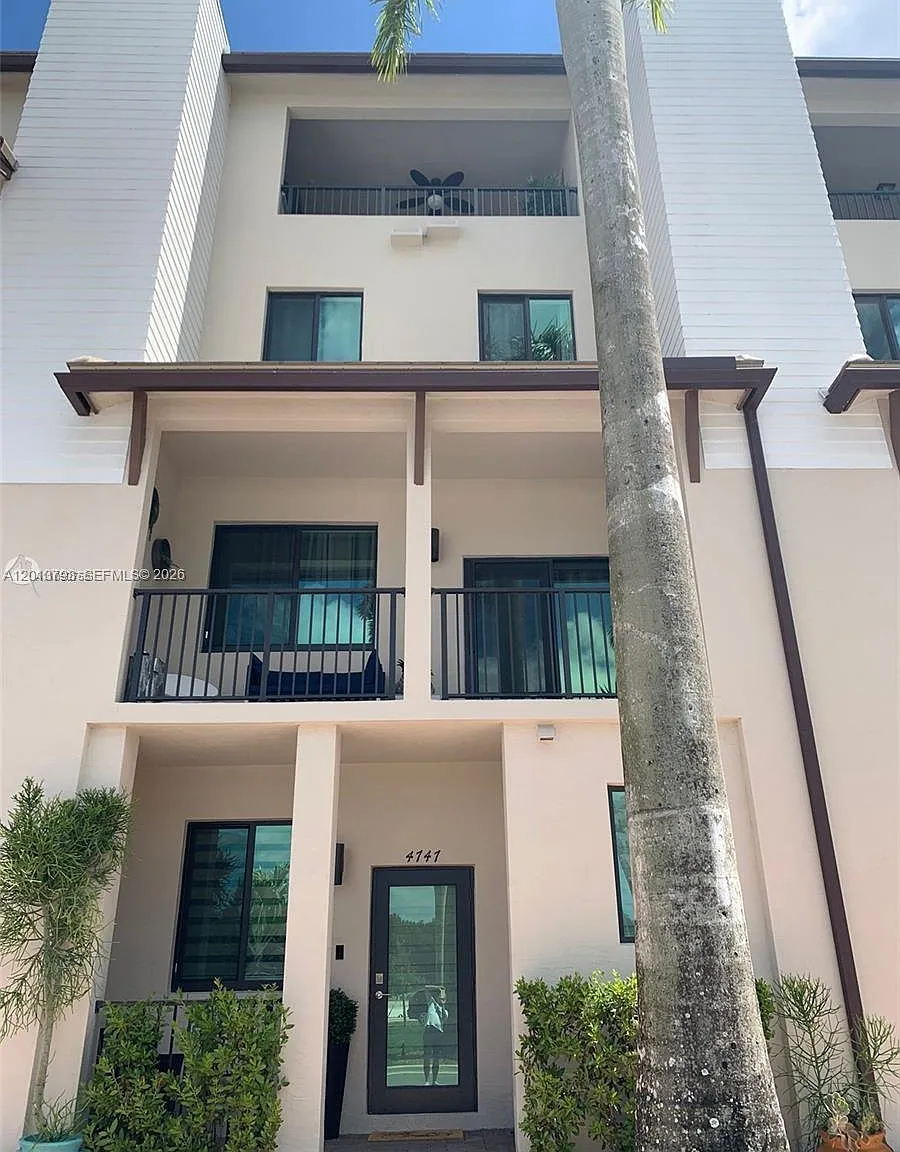 3 bed, 2789 sqft, $5,500 — Photo 2