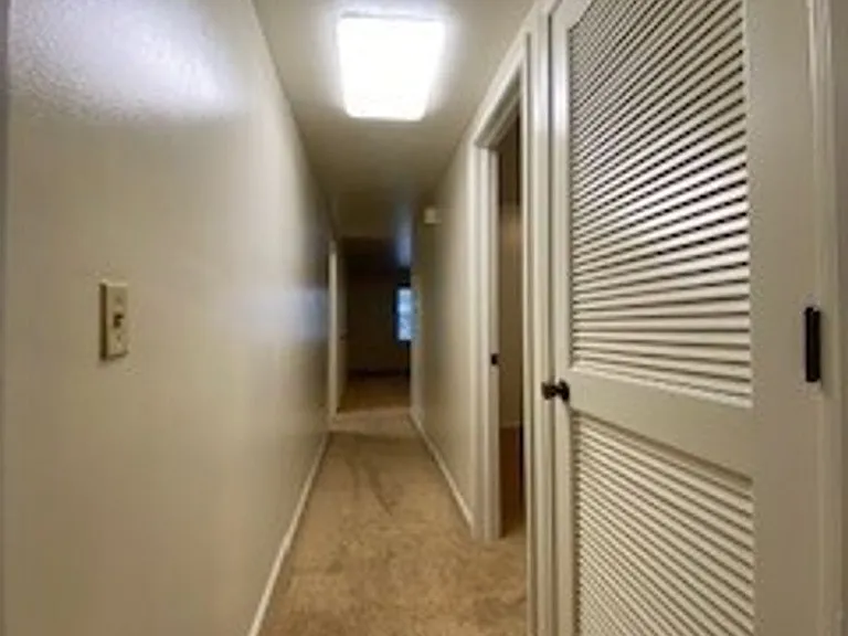 124 S Silverwood Ln — Photo 13