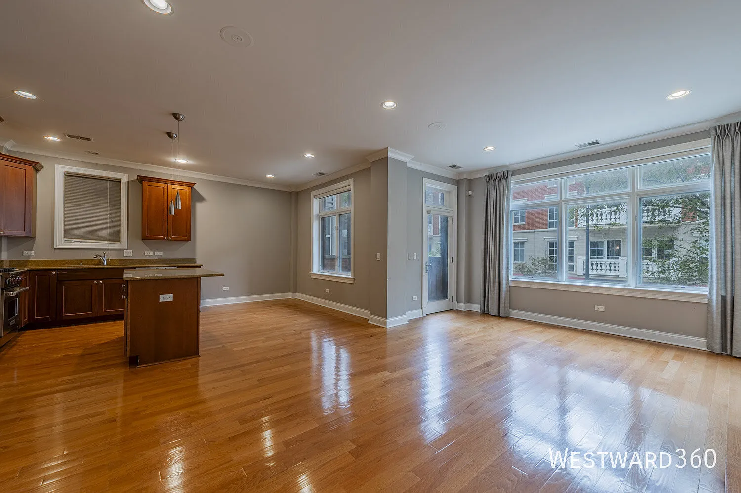 Hot Listing! Lease Take Over - 2bd/2bth With Garage — Photo 2
