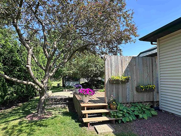 3rd image of 2426 N Sumac Dr