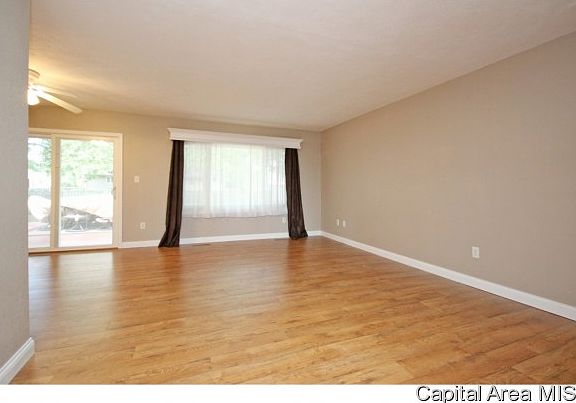 4th image of 106 Sharon St