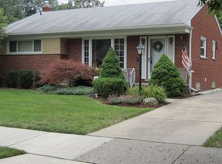 9165 Lathers St, Livonia, MI 48150