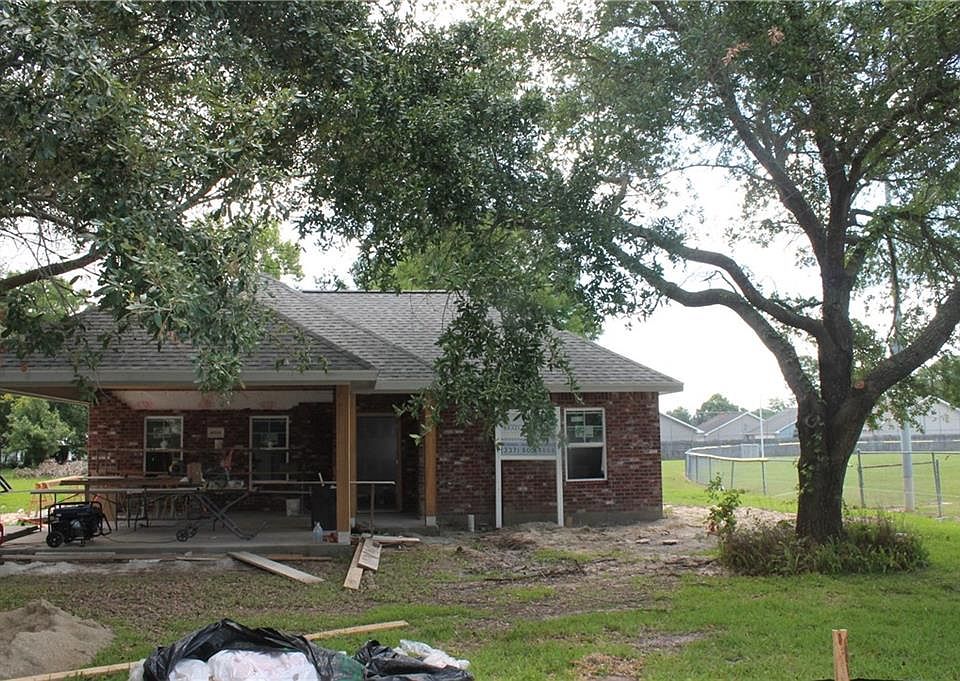 1st image of 4221 Alma Ln