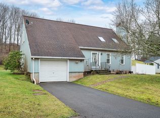 20 Alexander Dr, Cromwell, CT 06416