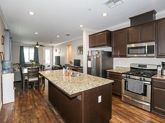 5th image of 912 Tivoli Dr