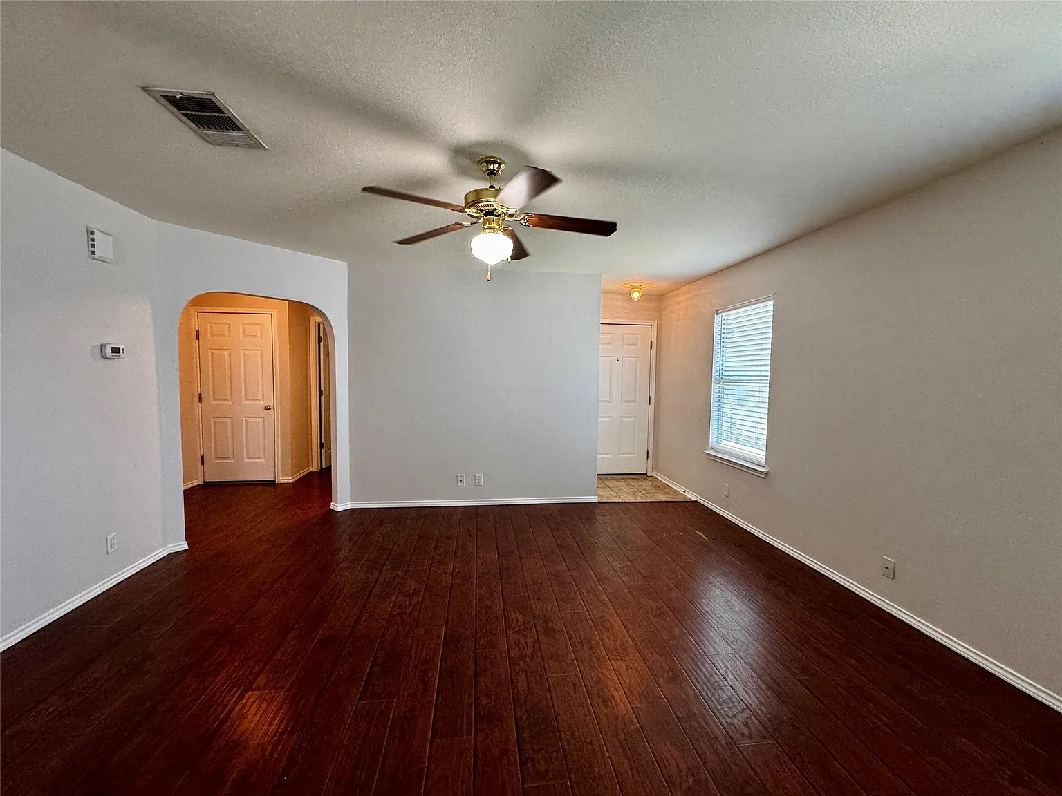 3 bed, 2.0 bath, 1058 sqft, $1,750 — Photo 4