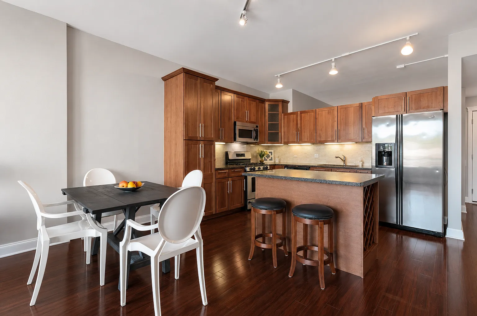 2 bed, 1100 sqft, $3,500 — Photo 4