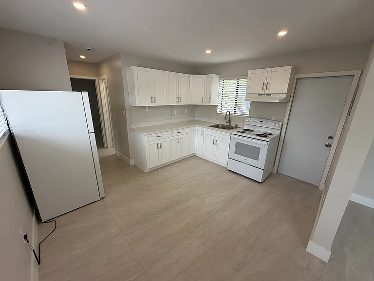 244 NW 48th St — Photo 7