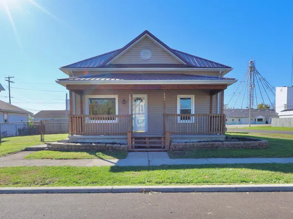 147 W Howard St, Parker City, IN 47368