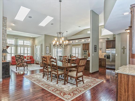 3rd image of 520 Trevi Ln