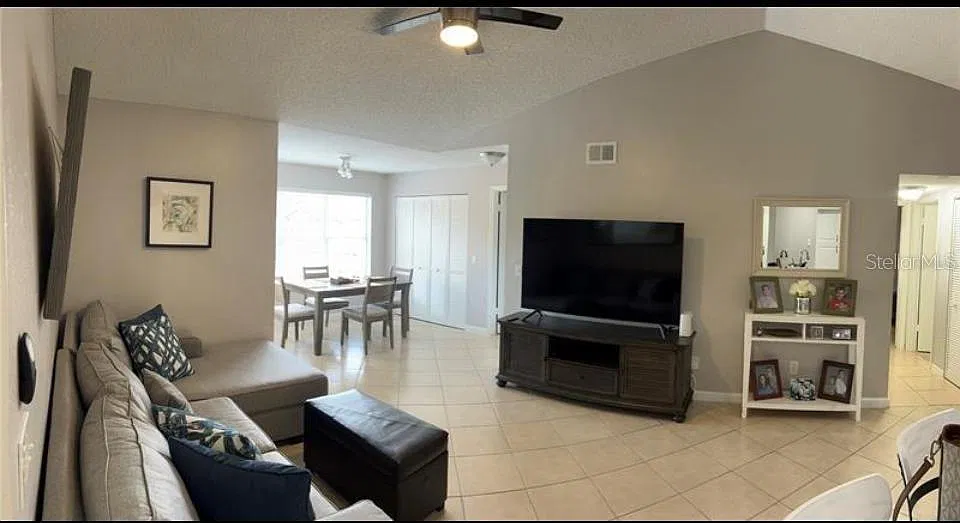 2 bed, 2.0 bath, 1054 sqft, $1,700 — Photo 4