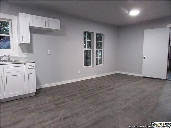 4th image of 410 N Bowie St