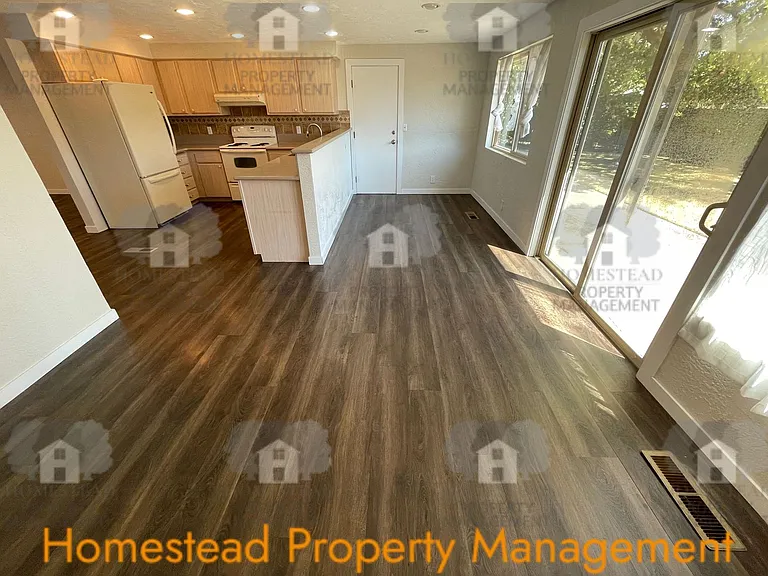 130 Cottonwood Ct — Photo 8