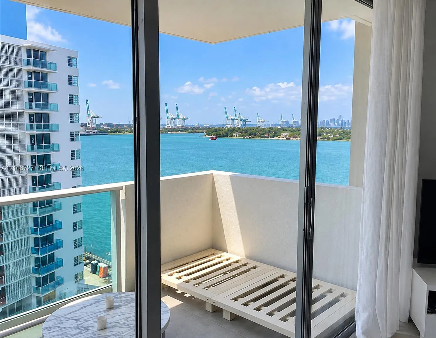 Mirador 1000 Condo — Photo 1