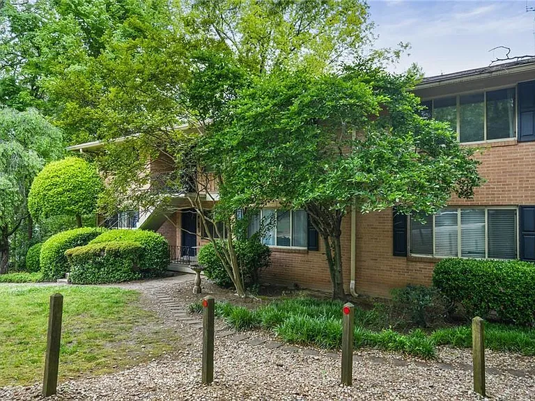 1466 E Rock Springs Rd NE — Photo 24