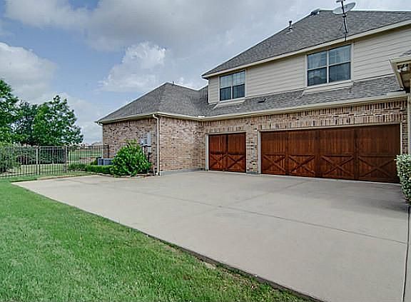 3rd image of 9030 Crockett Dr