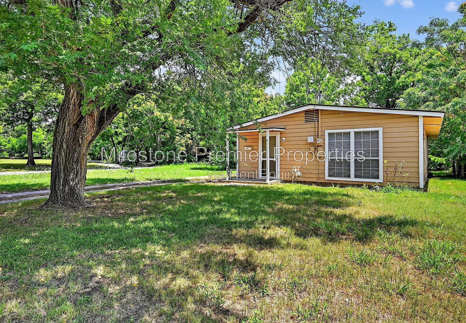 3 bed, 1.0 bath, 925 sqft, $1,200 — Photo 1