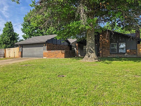5th image of 303 E Gawf Ln
