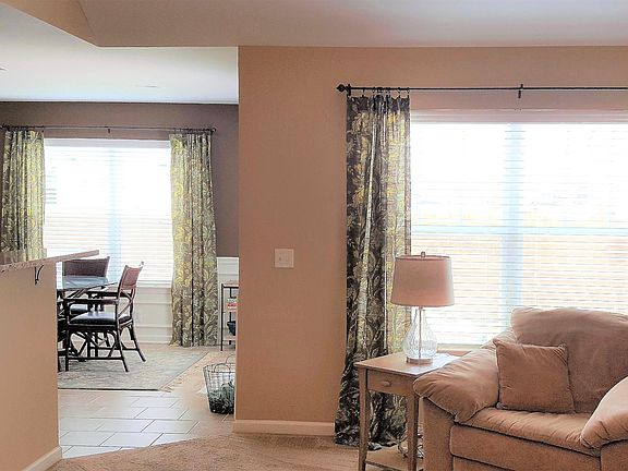 3rd image of 3329 Tourmaline Dr