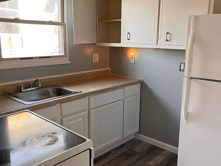 323 Xenia Ave — Photo 4