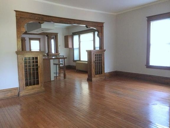 3rd image of 510 Oliver Ave N