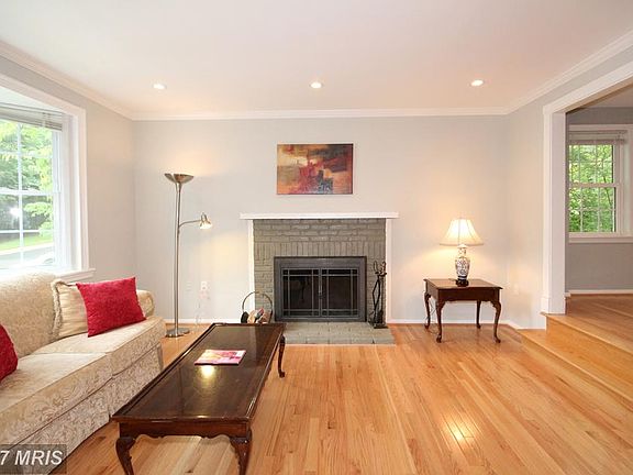 3rd image of 10043 Chestnut Wood Ln