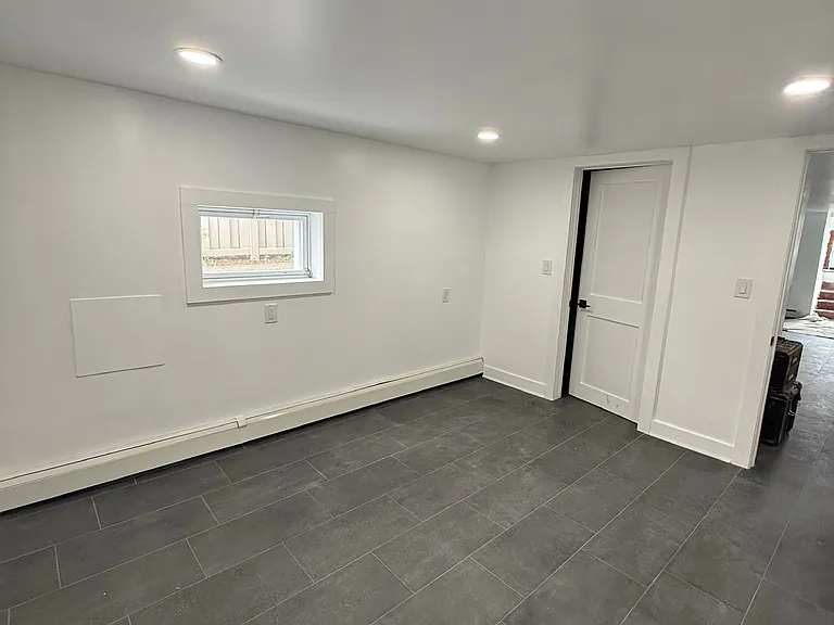 610 Laurelton Blvd #3 — Photo 22