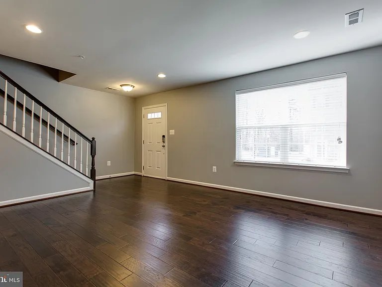1314 Hawthorn Dr — Photo 32