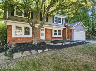 4769 Hardwoods Dr, West Bloomfield, MI 48323