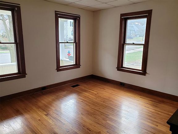 5th image of 106 S Washington St