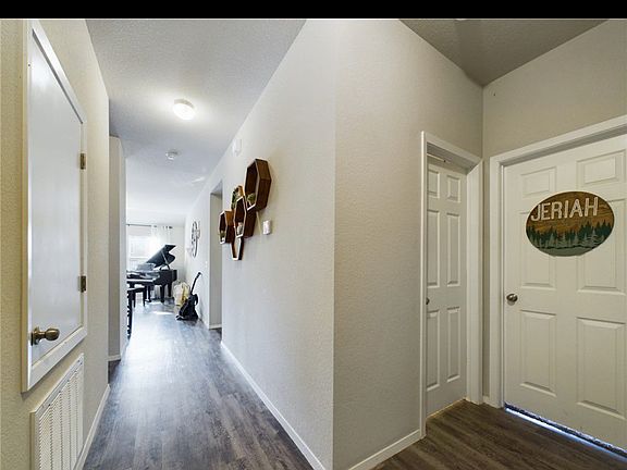 5th image of 901 Belhaven Rd