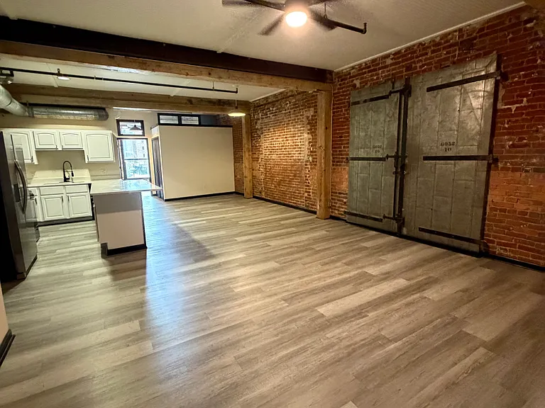 112 E State St #3B — Photo 1