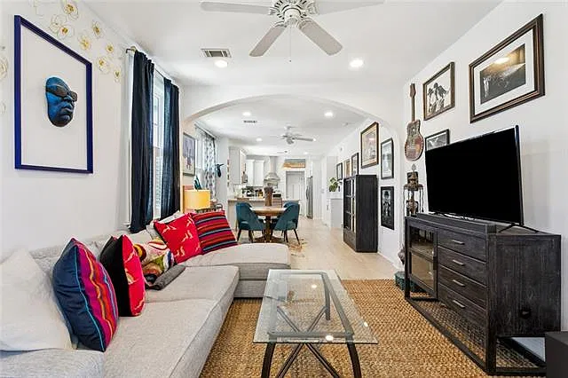 2 bed, 2.0 bath, 1286 sqft, $2,950 — Photo 3