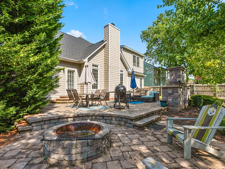 305 Lucas Park Dr — Photo 43