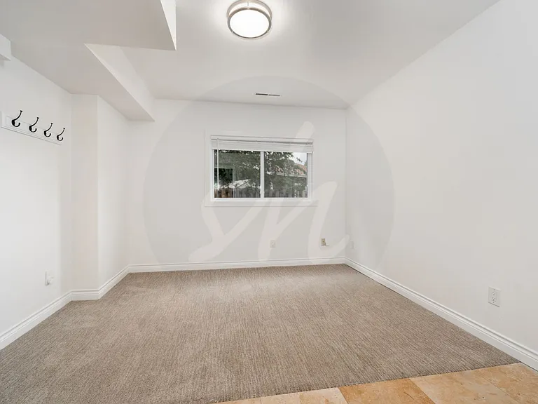 565 Wycliffe Dr — Photo 21