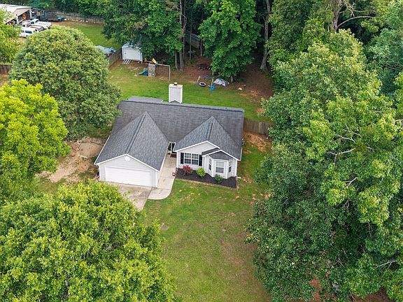 3rd image of 1010 Colvin Dr