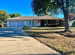 812 NE Orchard Dr, Lees Summit, MO 64063