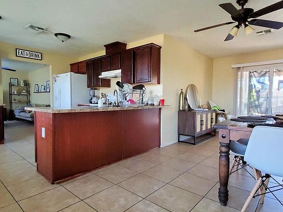 3rd image of 2251 W Larkspur Dr