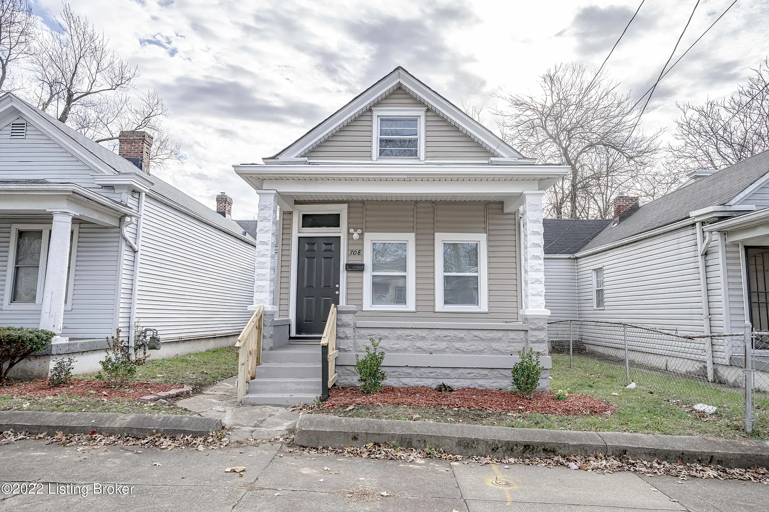 708 E Ormsby Ave photo 1