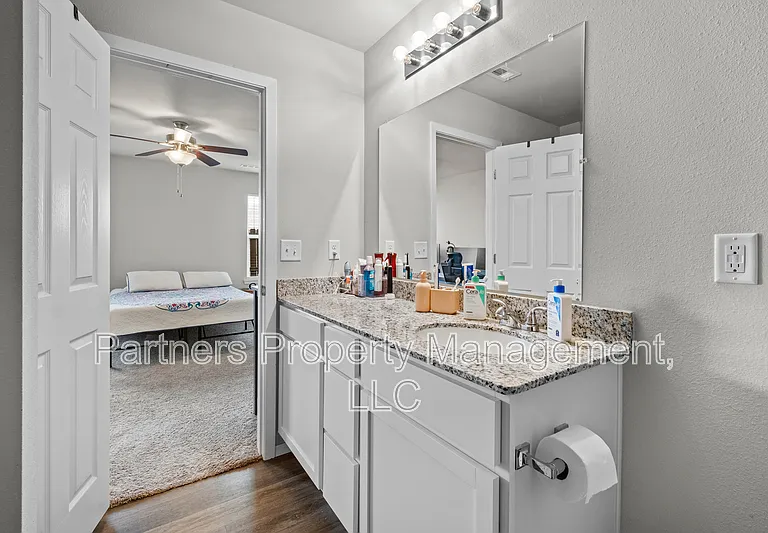 1121 E Sparrow Cir — Photo 11