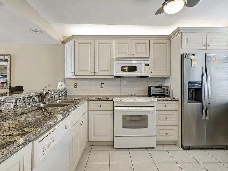 840 Ocean Dr #806 — Photo 14