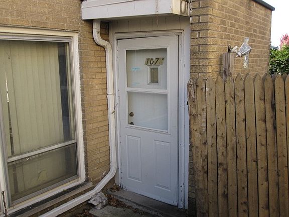 5th image of 1074 Des Plaines Ave
