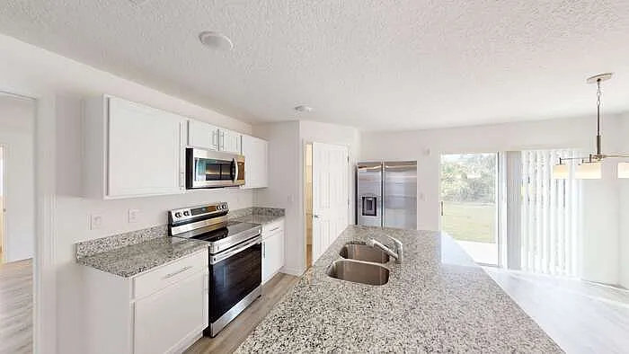 3 bed, 2.0 bath, 1243 sqft, $1,895 — Photo 2