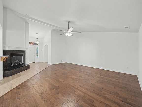 5th image of 4624 Columbine Dr