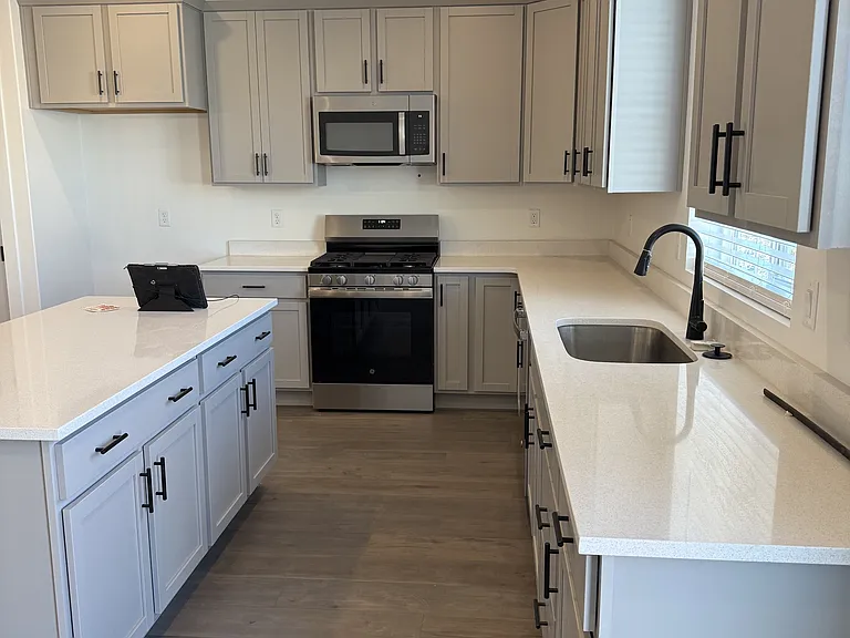 1941 S 2475 W — Photo 3